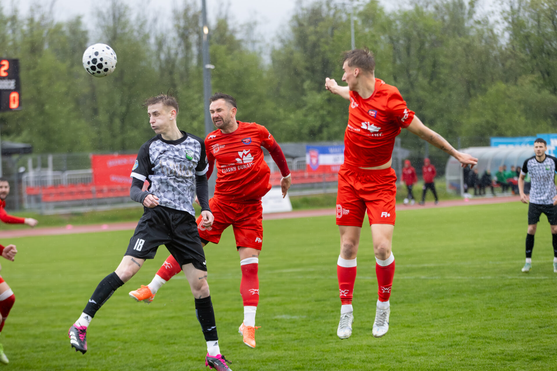 Piłka nożna 5. liga. Jordan wygrał mecz o życie. Szaflary coraz bliżej spadku, zawód Wisły w Czarnym Dunajcu